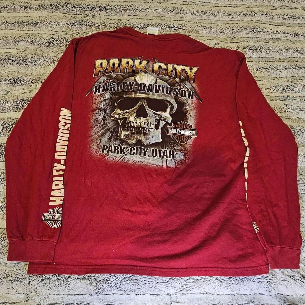 Harley-davidson Men's Red and Burgundy T-shirt